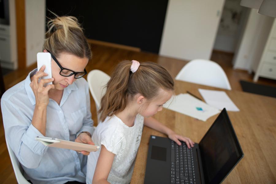 Foto: Shutterstock Manchmal kann Homeoffice herausfordernd sein. Büros als Arbeitsorte sind weiterhin gefragt.