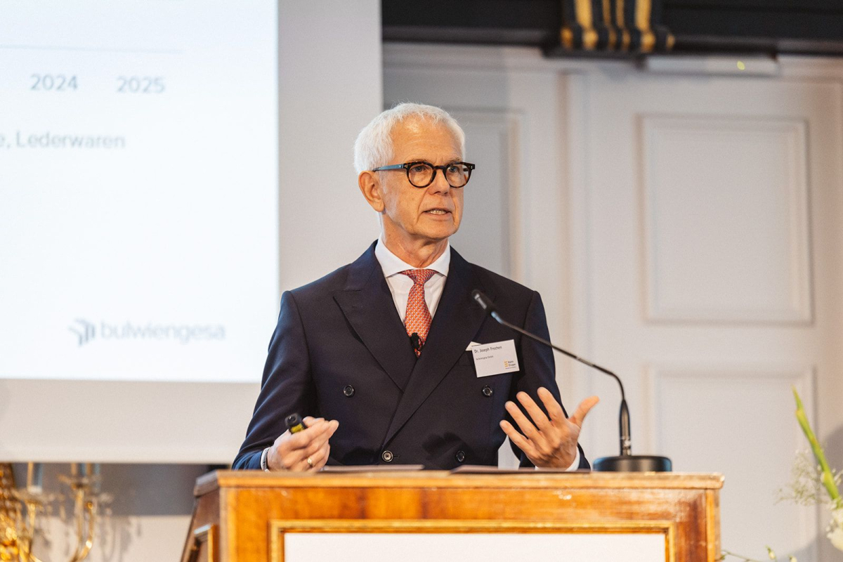 Dr. Joseph Frechen bei der Vorstellung des HAHN Reports